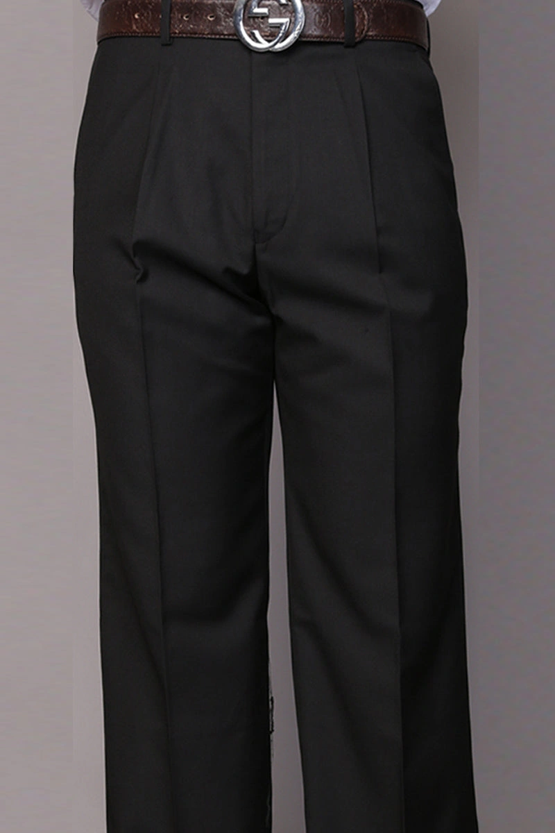 Classico nero in pura lana per l'uomo elegante: pantaloni sartoriali con pieghe perfette.